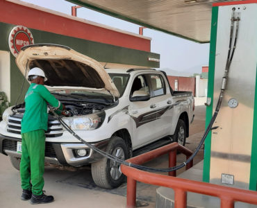 WELL-TRAINED STAFF FOR CNG FUELING